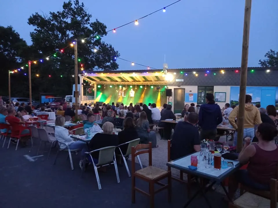 Festive and friendly evenings including the famous Paradis des Stars